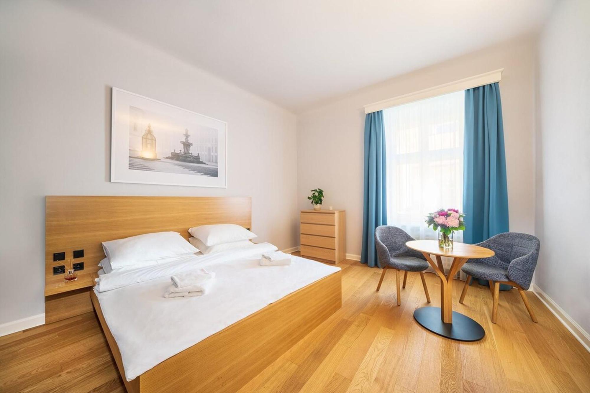 Quiet City Center Apartment In Hip & Foodie Area Prague Exterior photo